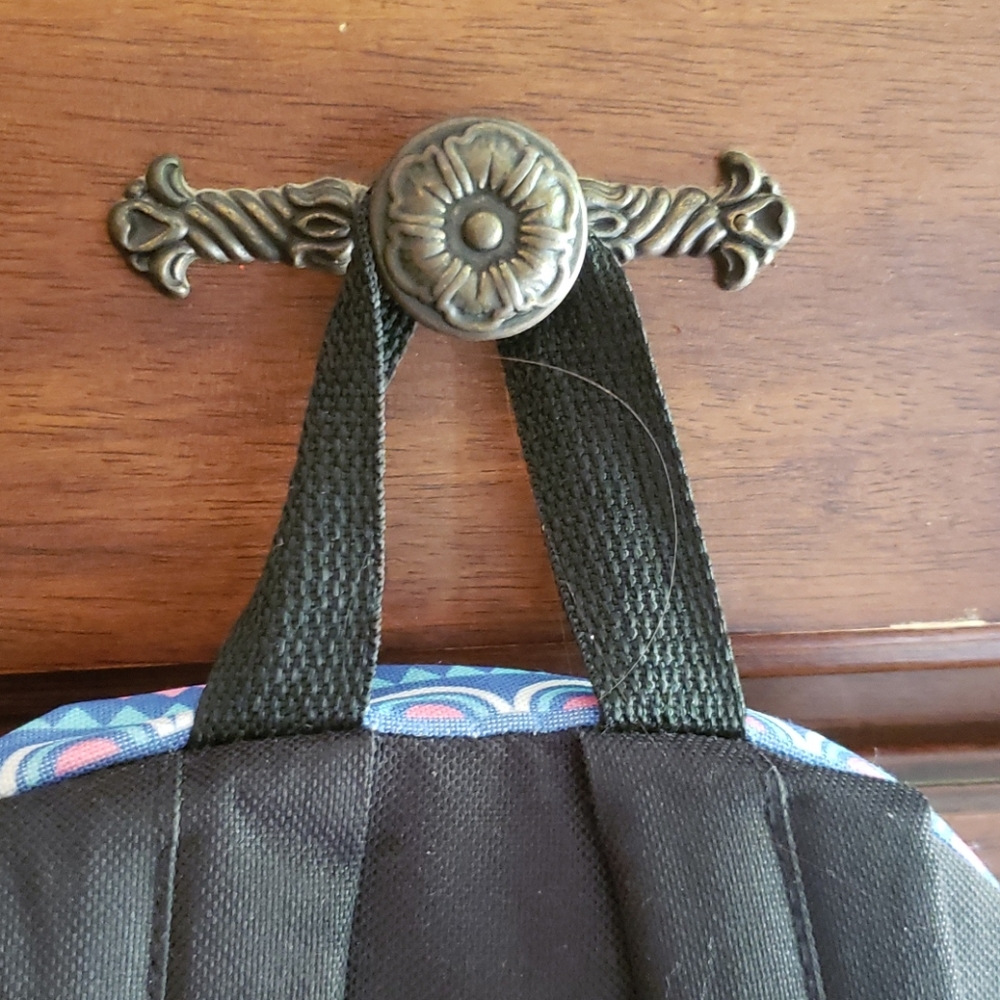 A backpack - Picture 4 of 4